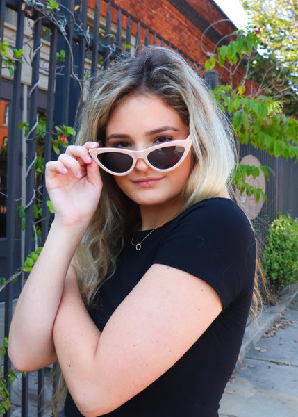 Cat-eye shaped sunglasses